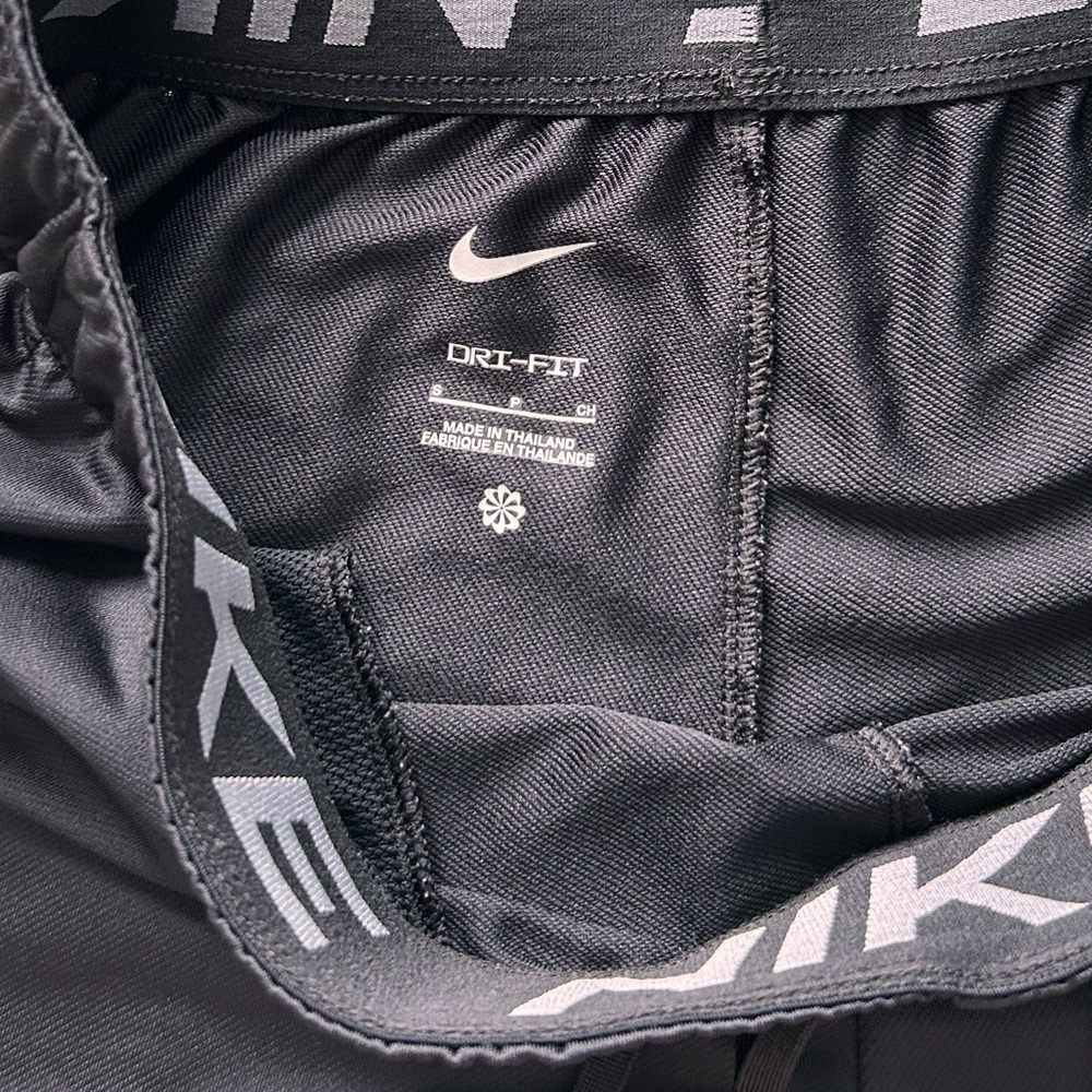 Nike Black Shorts - Picture 5 of 6